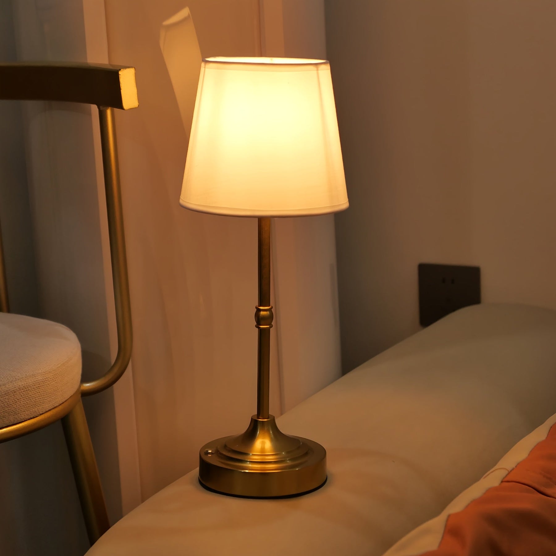 Stmívatelná bezdrátová stolní lampa | Dobíjecí přes USB