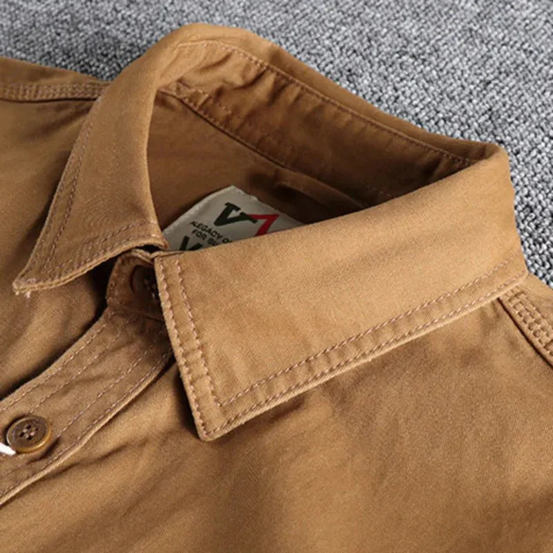 Stylová košile v military stylu
