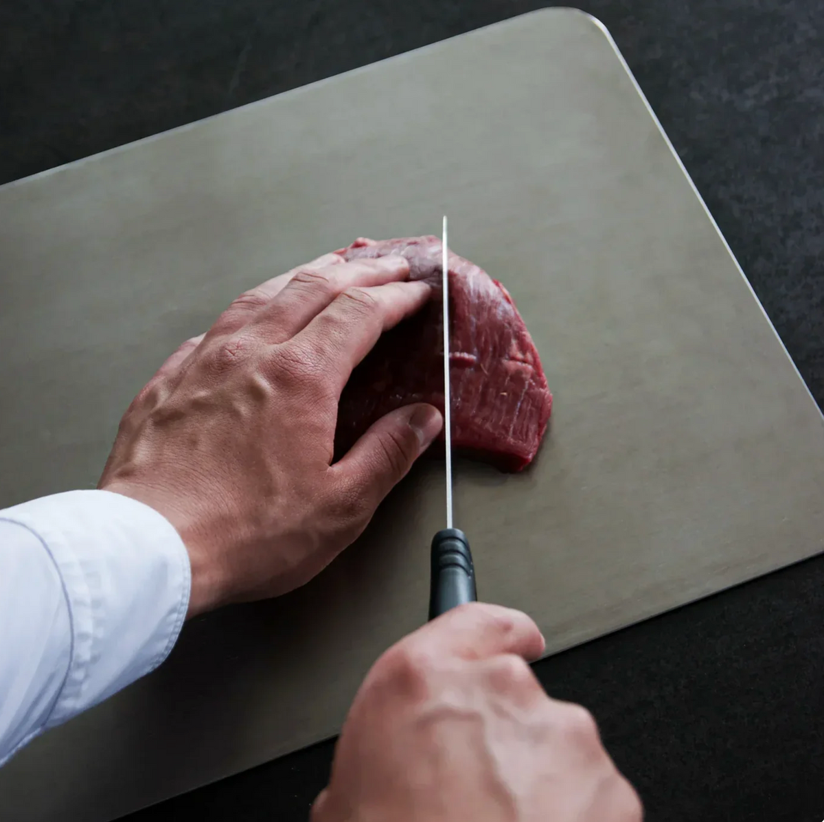 Titanové krájecí prkénko Pro – odolné proti poškrábání a bez BPA