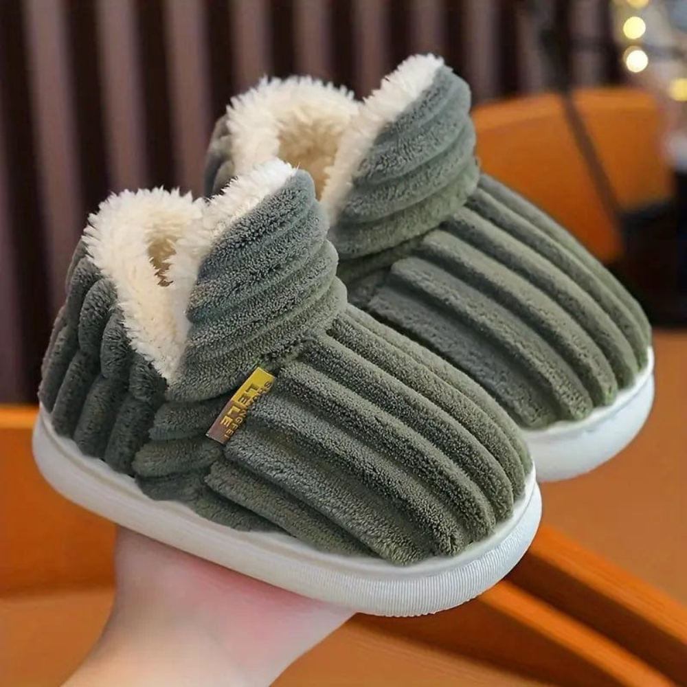 Unisex domácí papuče z měkkého plyše s protiskluzovým ergonomickým designem