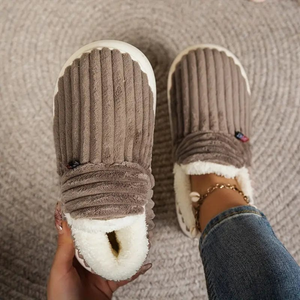 Unisex domácí papuče z měkkého plyše s protiskluzovým ergonomickým designem