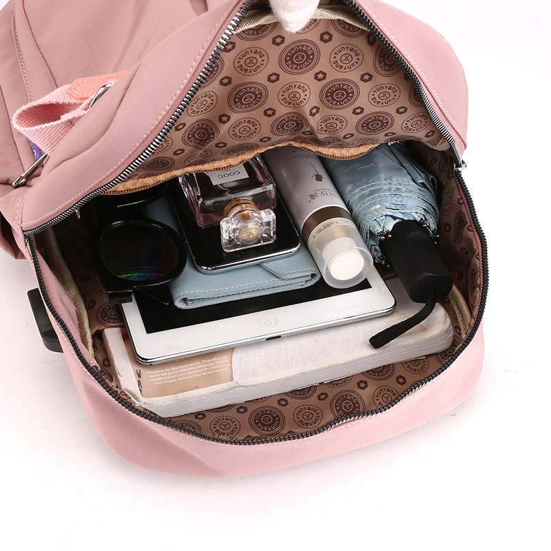 Unisex voděodolný batoh proti krádeži s USB nabíjením