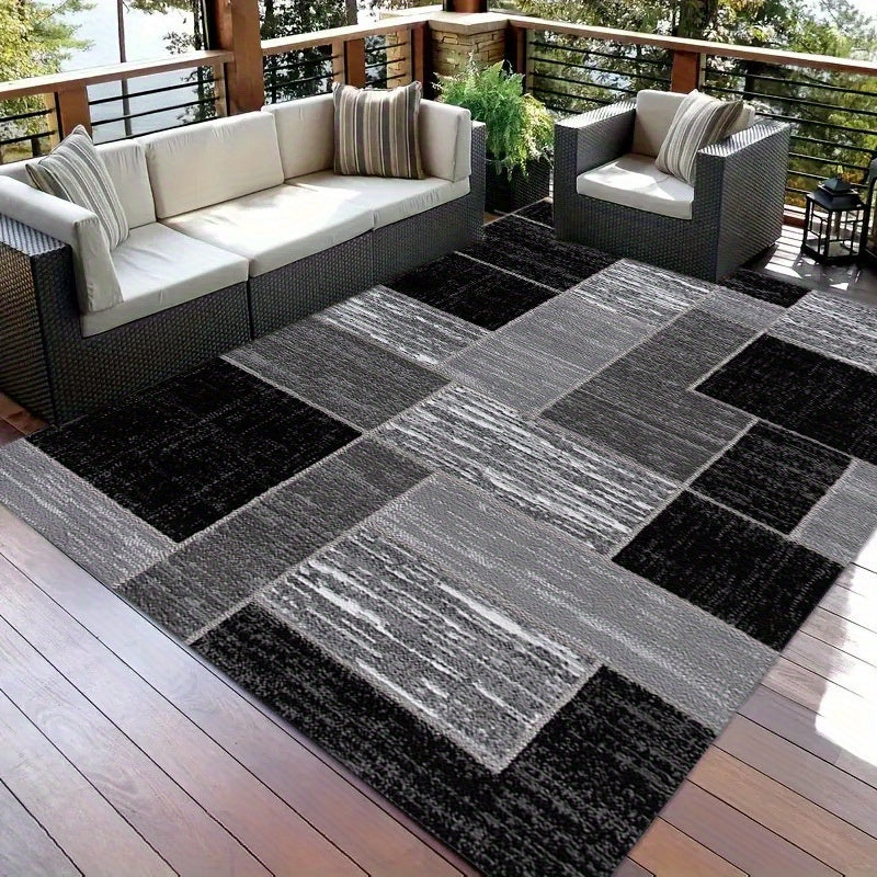 Venkovní koberec Coastal Grid | Moderní koberec na terasu v černé a šedé barvě