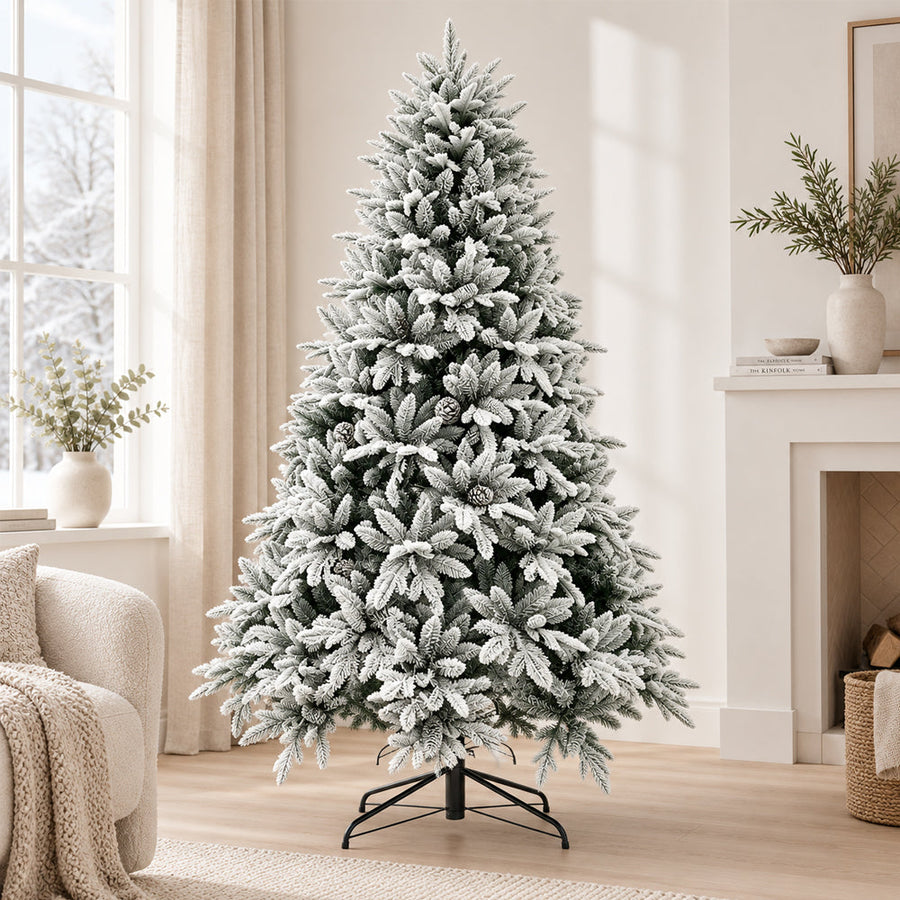 Zasněžený vánoční stromek se šiškami Nordic Snow